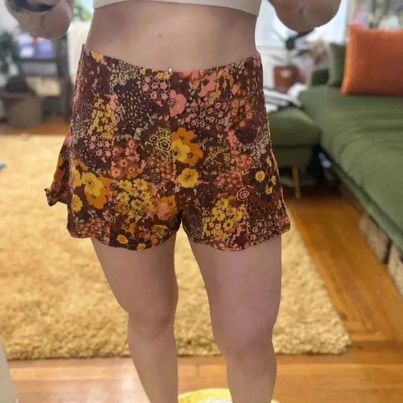 Kimchi Blue Urban Outfitters Brown Floral Pattern Flowy Shorts - Picture 4 of 6